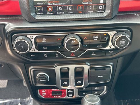 Used 2021 Jeep Wrangler Rubicon AWD/4WD image 16