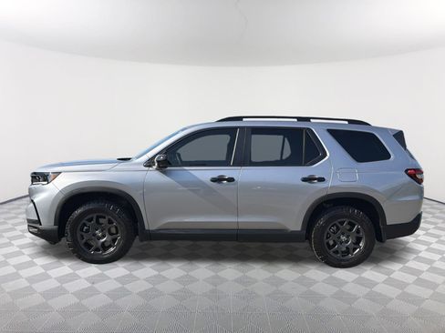 Used 2025 Honda Pilot TrailSport image 13