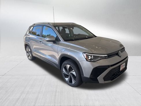 New 2025 Volkswagen Taos SE image 7