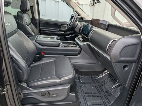 Used 2025 Ford Expedition Max Platinum AWD/4WD image 32