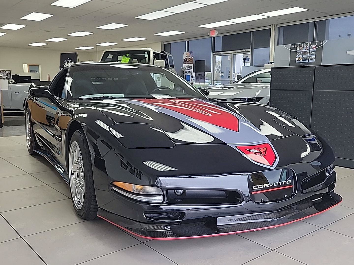 Used 2004 Chevrolet Corvette Coupe w/ Preferred Equipment Group RWD image 2