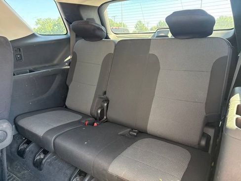 Used 2021 Chevrolet Traverse LT FWD image 9