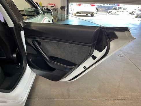 Used 2018 Tesla Model 3 Long Range RWD image 15