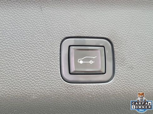 Used 2021 Chevrolet Tahoe Z71 w/ Z71 Off-Road Package AWD/4WD image 9