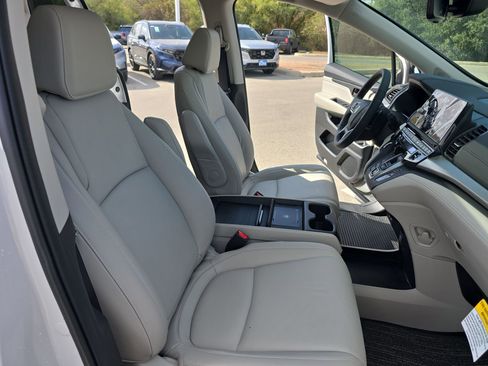 Certified 2026 Honda Odyssey EX-L image 24