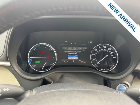 Used 2024 Toyota Sienna Limited image 21