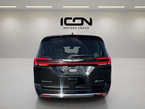 Used 2024 Chrysler Pacifica Select image 6