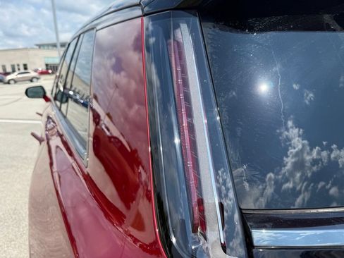 Certified 2026 Cadillac Vistiq Platinum w/ LPO, Floor Liner Package AWD/4WD image 10