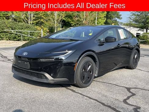 Used 2024 Toyota Prius LE FWD image 9