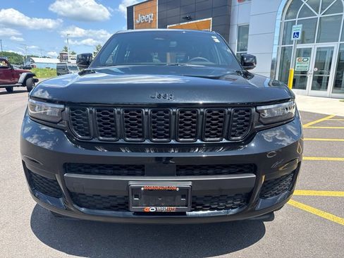 Used 2023 Jeep Grand Cherokee L Laredo AWD/4WD image 2