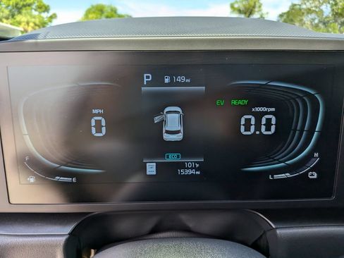 Certified 2025 Kia Niro LX FWD image 32