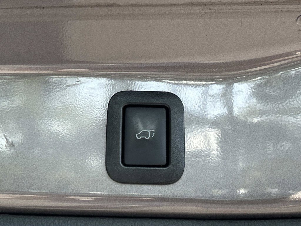 Used 2019 Toyota Highlander XLE FWD image 11