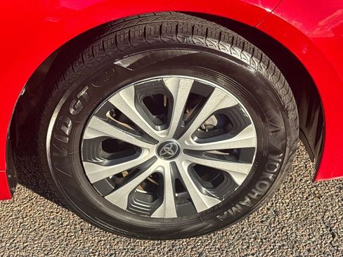 Used 2020 Toyota Corolla LE image 40