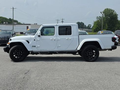 Used 2023 Jeep Gladiator Overland AWD/4WD image 4