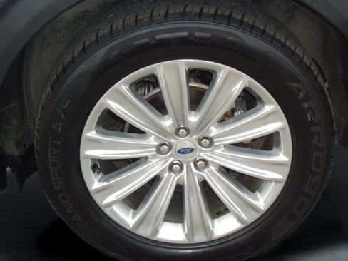 Used 2022 Ford Explorer Limited w/ Equipment Group 301A image 8