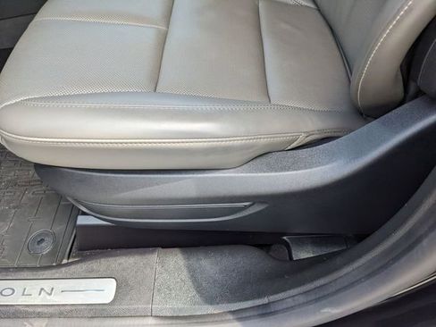 Used 2025 Lincoln Corsair Reserve FWD image 23