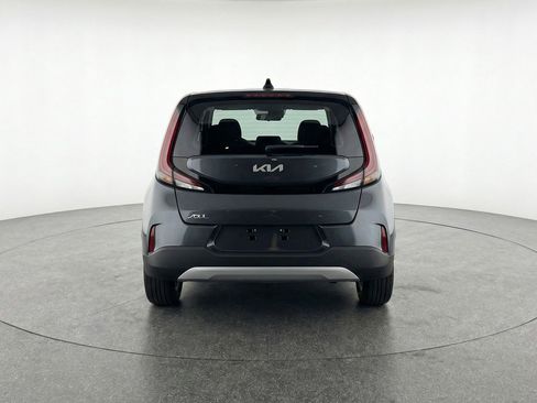 Used 2025 Kia Soul LX w/ LX Technology Package FWD image 7
