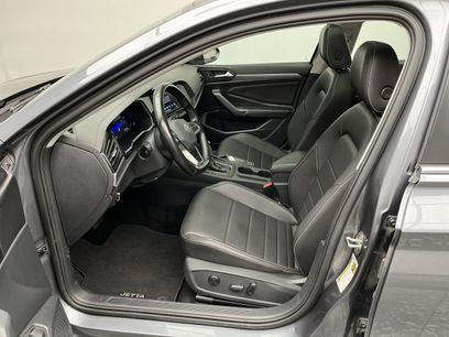 Used 2023 Volkswagen Jetta SE w/ Panoramic Sunroof Package