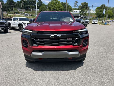 Used 2025 Chevrolet Colorado Z71 w/ Technology Package AWD/4WD image 8