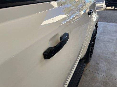 Used 2020 Land Rover Defender 110 SE image 17