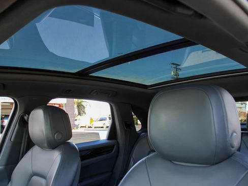 Used 2019 Porsche Cayenne image 28