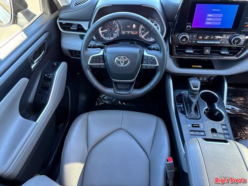 Certified 2024 Toyota Highlander XLE AWD/4WD image 17