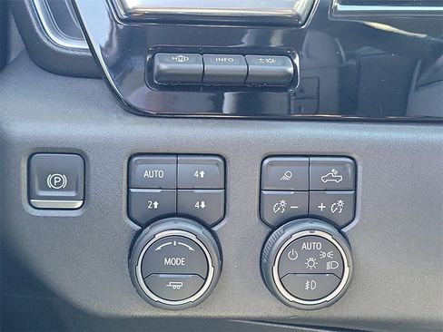 Used 2022 Chevrolet Silverado 1500 LTZ w/ LTZ Premium Package image 15