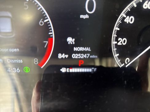 Used 2025 Honda HR-V LX image 10