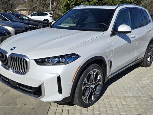 New 2026 BMW X5 xDrive50e w/ Climate Comfort Package AWD/4WD image 10