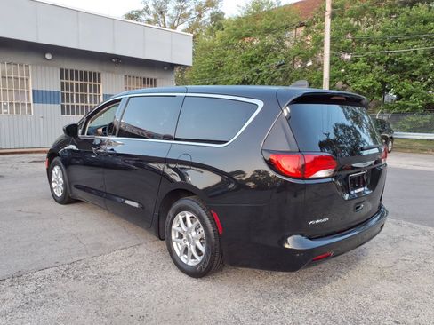 Used 2023 Chrysler Voyager LX FWD image 5