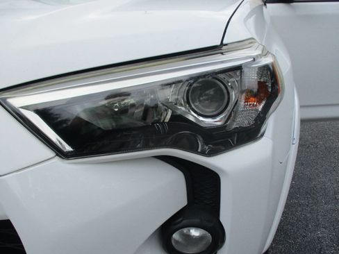 Used 2017 Toyota 4Runner SR5 Premium image 33