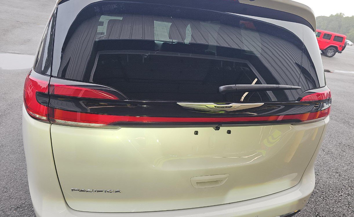 Used 2026 Chrysler Pacifica Select FWD image 5