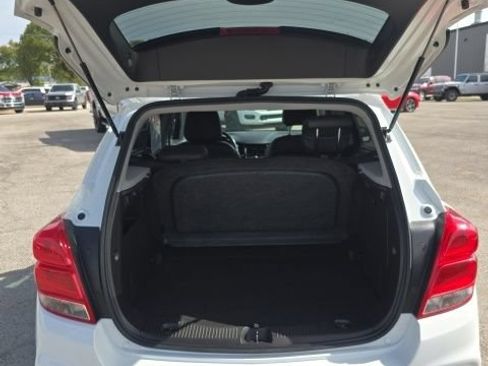 Used 2022 Chevrolet Trax LT w/ LT Convenience Package FWD image 21