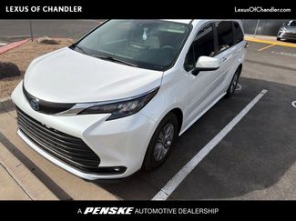 Used 2025 Toyota Sienna XLE AWD/4WD video 1