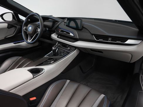 Used 2019 BMW i8 image 22