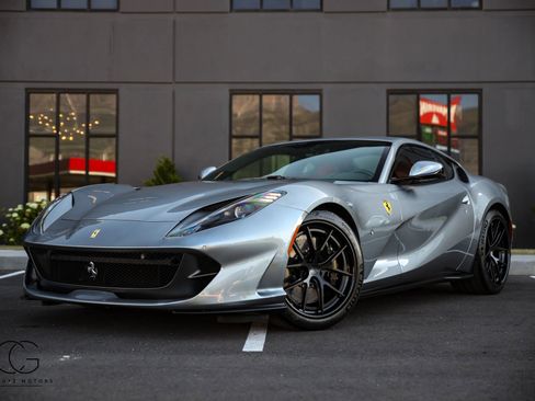 Used 2019 Ferrari 812 Superfast RWD image 4