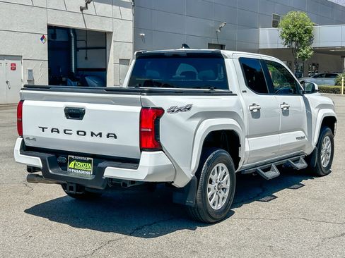 Used 2025 Toyota Tacoma SR5 AWD/4WD image 6
