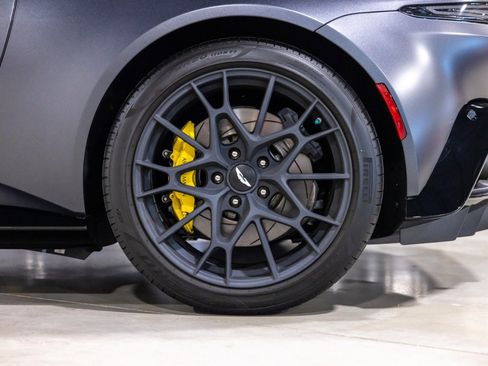 Used 2022 Aston Martin V8 Vantage Coupe RWD image 17