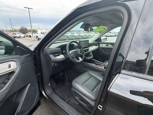 Used 2025 Ford Explorer Active w/ Active Comfort Package AWD/4WD image 11
