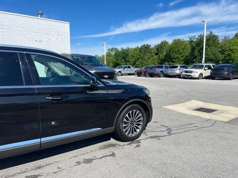 Used 2024 Lincoln Aviator Reserve AWD/4WD image 2