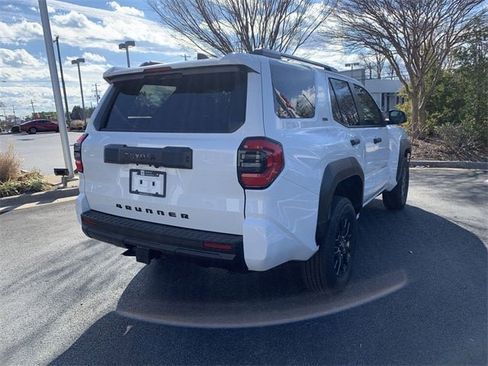 New 2026 Toyota 4Runner SR5 image 8