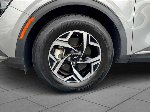Used 2023 Kia Sportage LX image 9