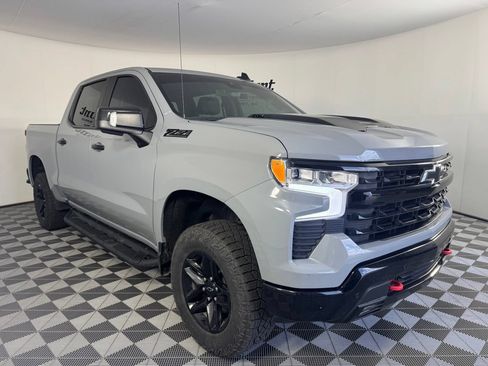Used 2024 Chevrolet Silverado 1500 LT Trail Boss w/ Convenience Package II AWD/4WD image 6