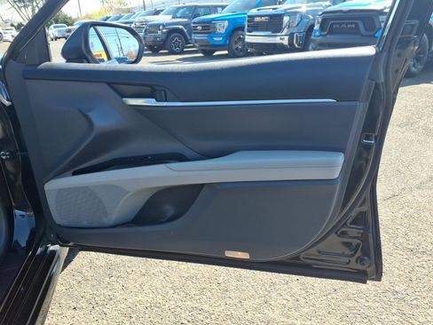 Used 2019 Toyota Camry SE w/ Convenience Package image 12