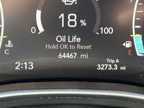 Used 2023 Chrysler Pacifica Touring-L image 12