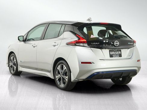 Used 2018 Nissan Leaf SV w/ SV Technology Package FWD image 3