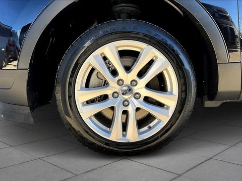 Used 2019 Ford Explorer XLT image 10