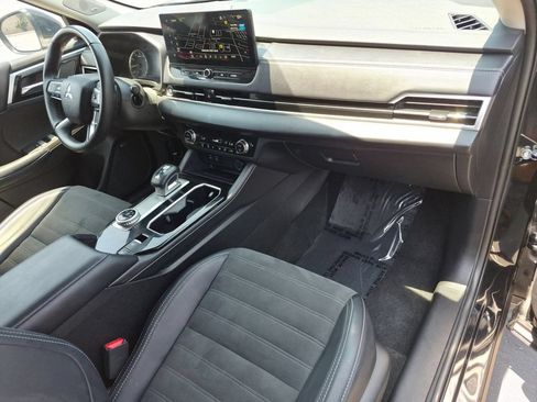 Used 2025 Mitsubishi Outlander SE AWD/4WD image 31