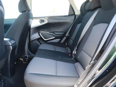 Used 2025 Kia Soul LX w/ LX Technology Package FWD image 13