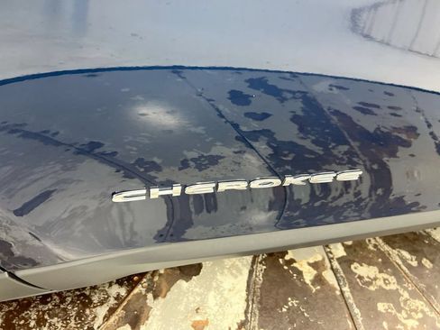 Used 2018 Jeep Cherokee Latitude w/ Cold Weather Group AWD/4WD image 25